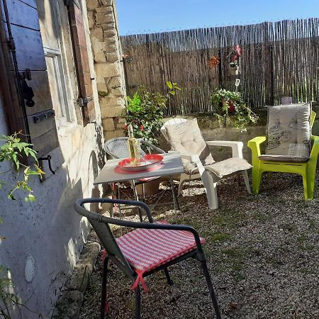Petite Maison Dans La Campagne A 10 Mn A Pied Du Centre Ville Arles Bagian luar foto