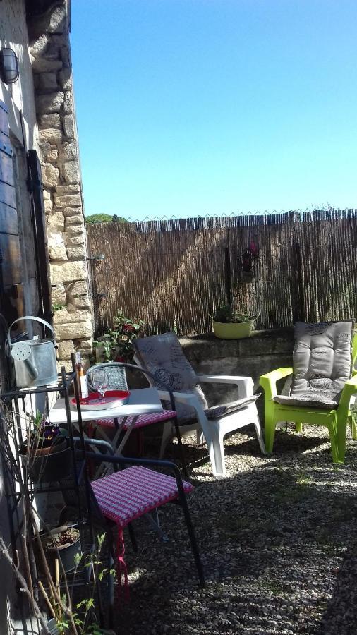Petite Maison Dans La Campagne A 10 Mn A Pied Du Centre Ville Arles Bagian luar foto